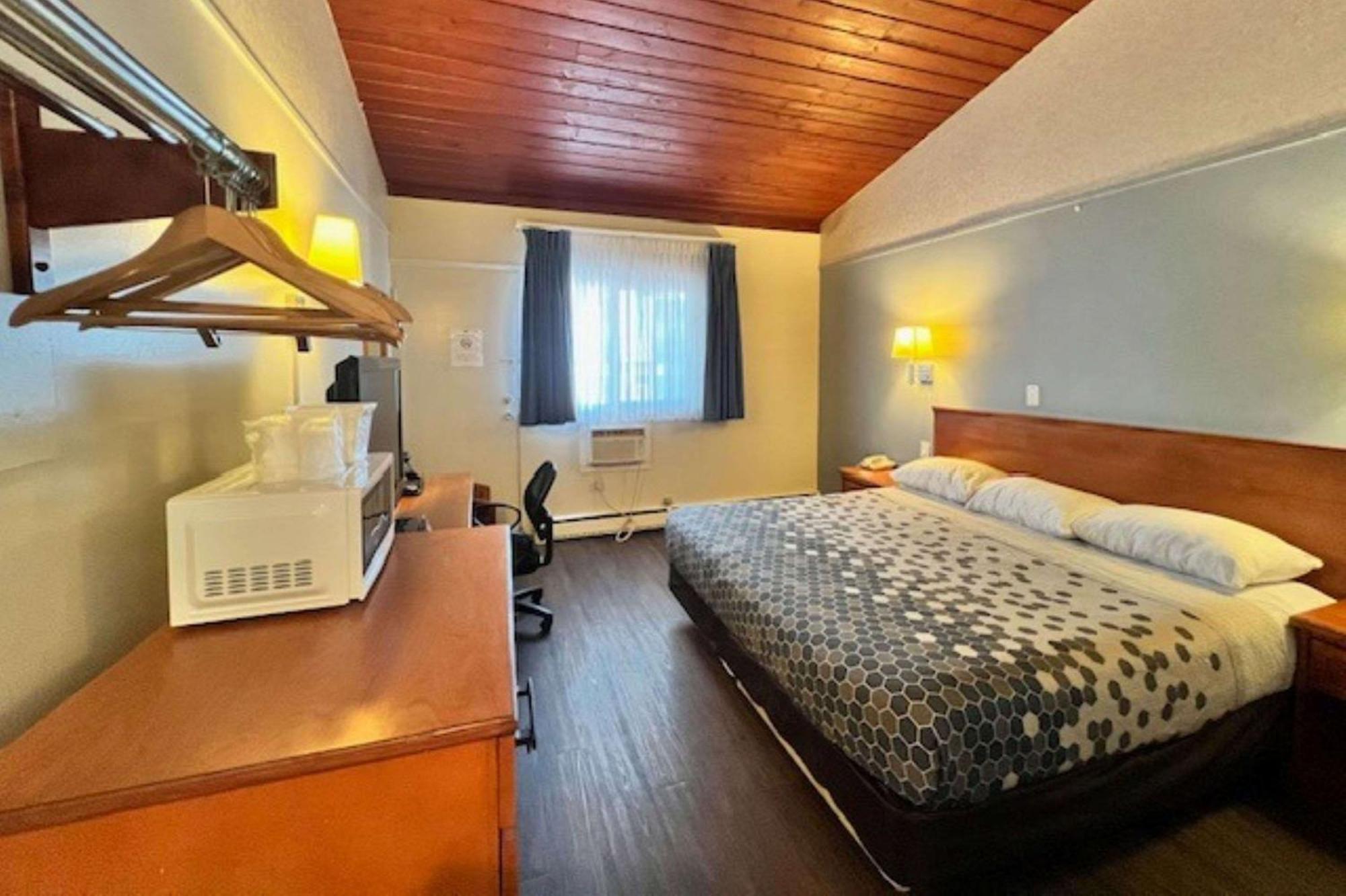 이코노 롯지 모텔 빌리지 YYC 외부 사진